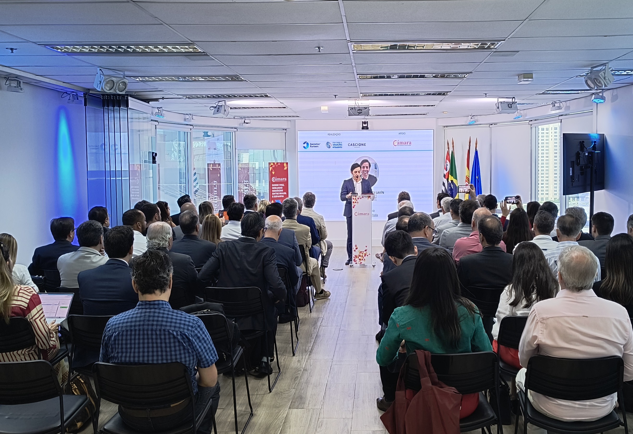 Seminario con representantes y empresas en São Paulo