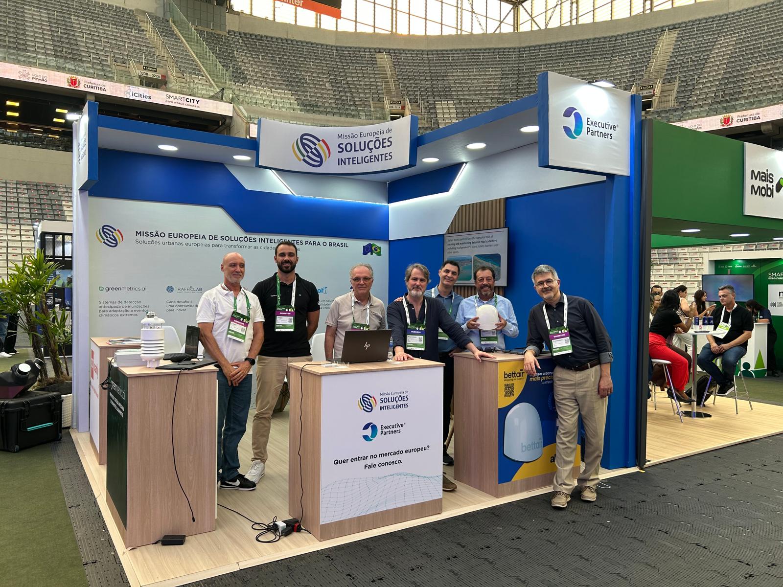 Equipo participante en el stand